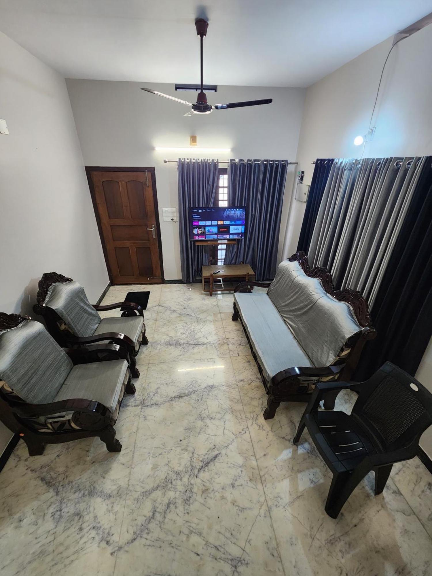 Budget Home Kochi ภายนอก รูปภาพ